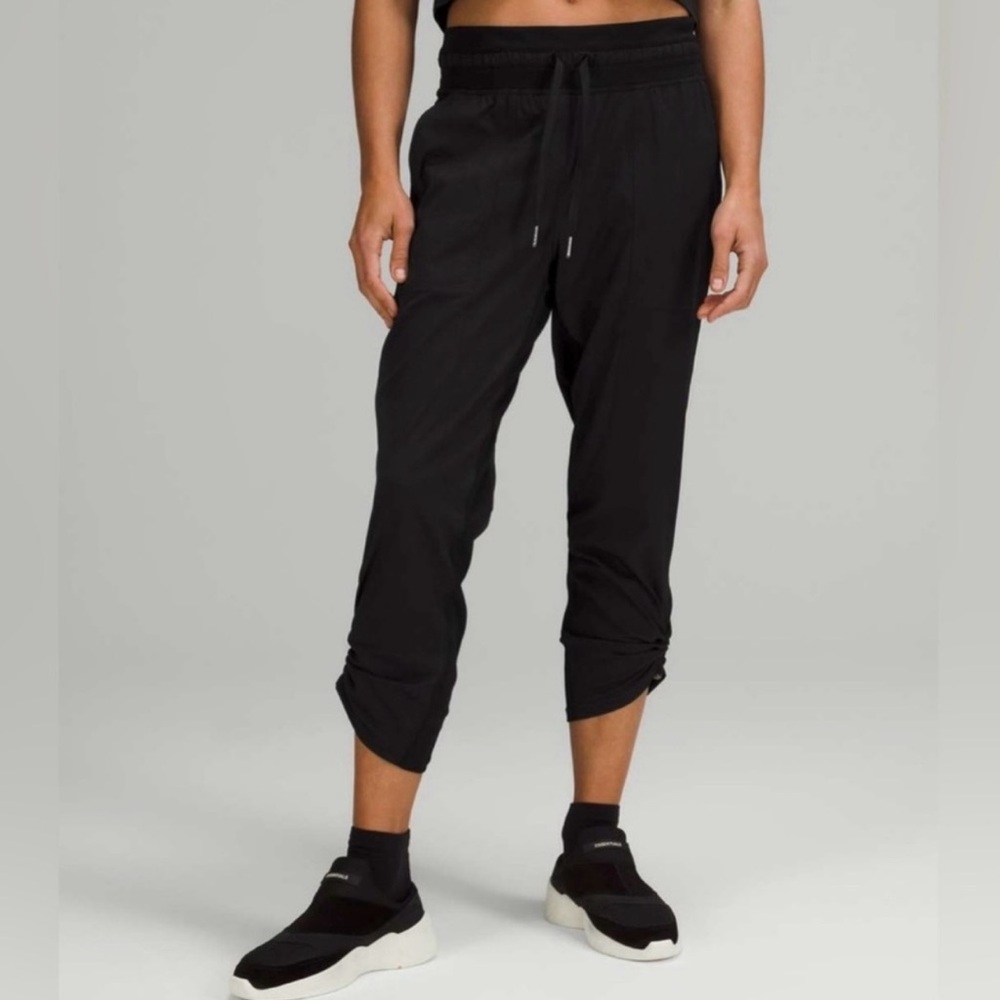 Lululemon Dance Studio Mid-Rise Crop 25" Black Size 4